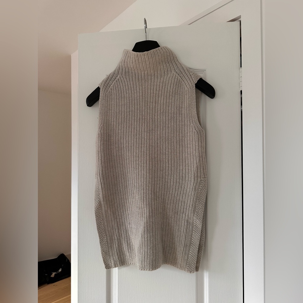 Wilfred Sleeveless Ribbed Turtleneck Vest - Beige
